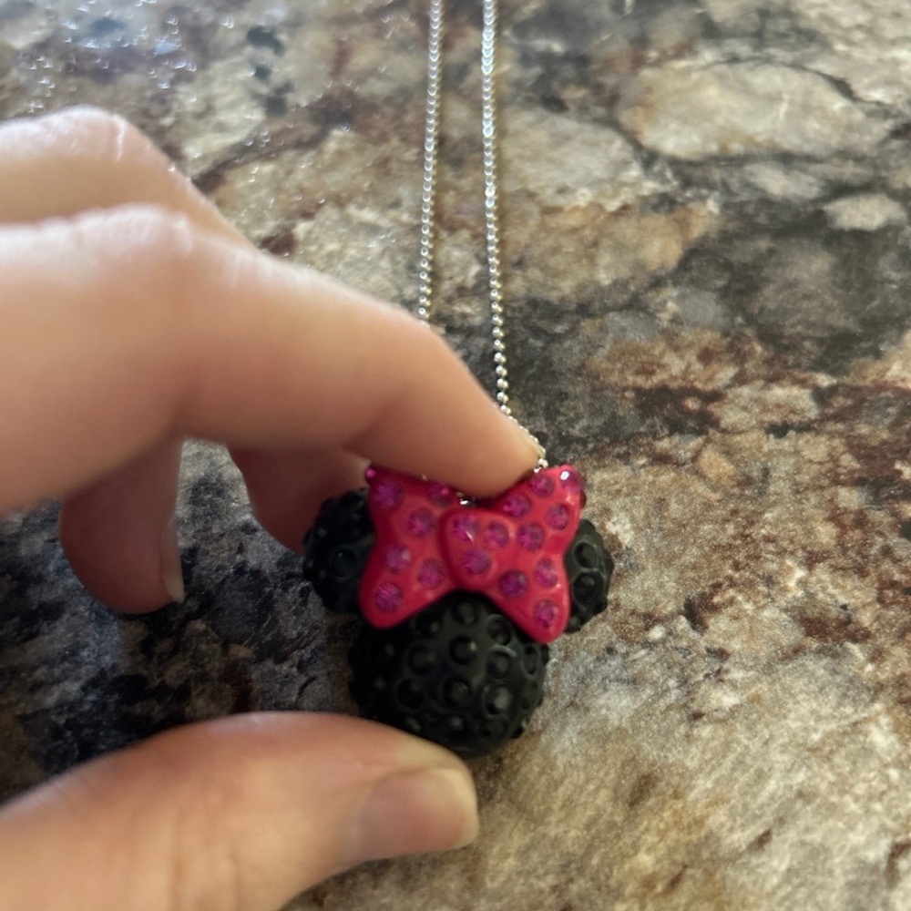 Minnie Mouse Necklace - Picture 2 of 2